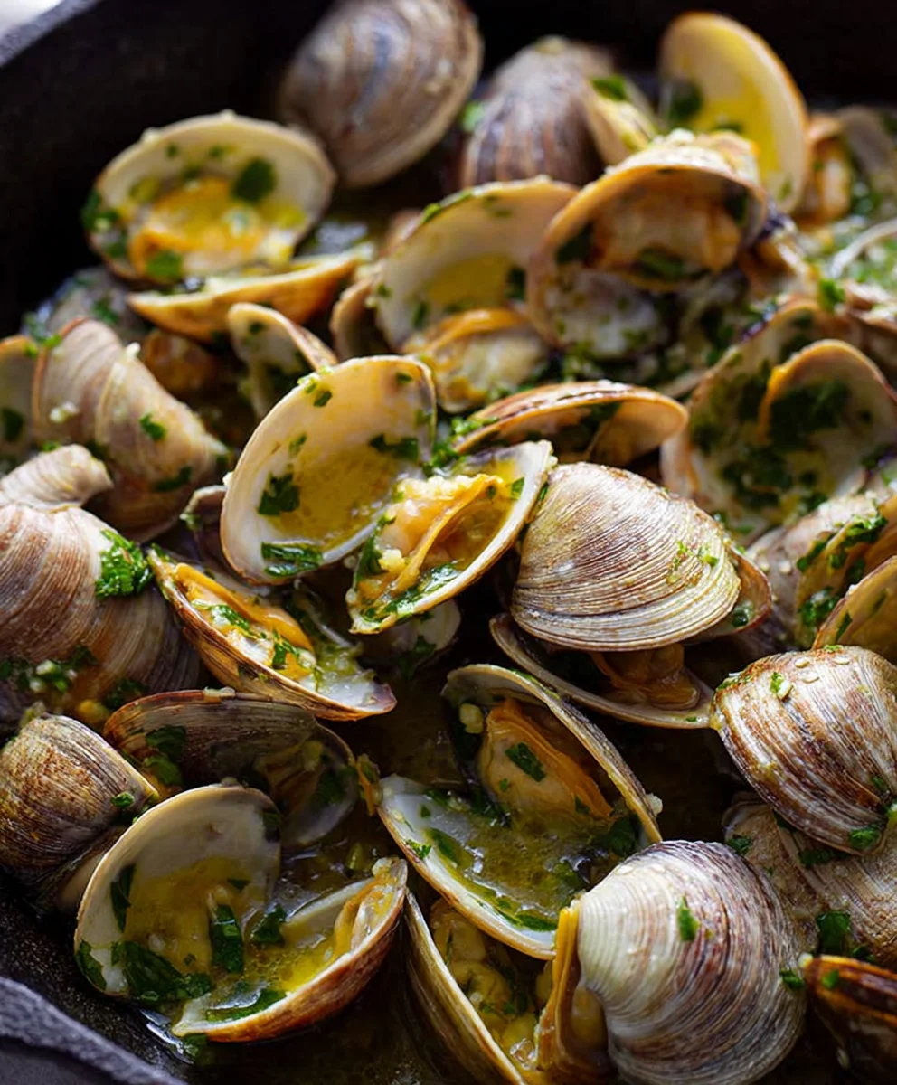 Garlic Butter Clams Recipe - Easy & Flavorful